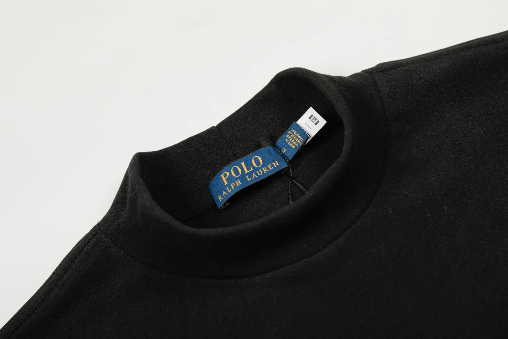P190 Top quality" Style number: DS606# (not off the shelves all year round) [Ralph Lauren half turtleneck solid color pony embroidery logo basic round neck long sleeves] ✅Ralph Lauren Ralph Lauren classic basic versatile unisex half turtleneck pullover German velvet long sleeves ✅Main supply platform live broadcast Wholesale entities Replenish when out of stock Not off the shelves ✅ZP quality 1:1 version Scan the code to enter the GF website Counter quality ✅Detailed quality The only one in Guangzhou 280g German velvet fabric is comfortable and warm. It focuses on high-end and cost-effective. Needless to say good quality. ✅The version is restored to the original order. The maximum size can be worn up to 180 pounds. Loose, comfortable and stress-free. ✅The upper body is simple and easy to match. A must-have item for ootd. Good-looking clothes are never picky. A must-have in couples' wardrobes. Size: